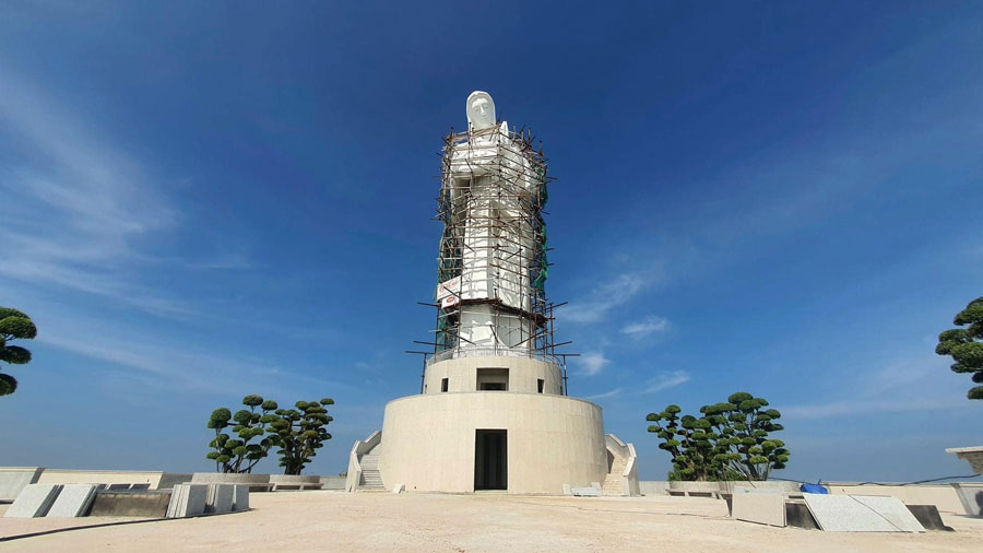Thi công tượng Đức Mẹ cao nhất Việt Nam