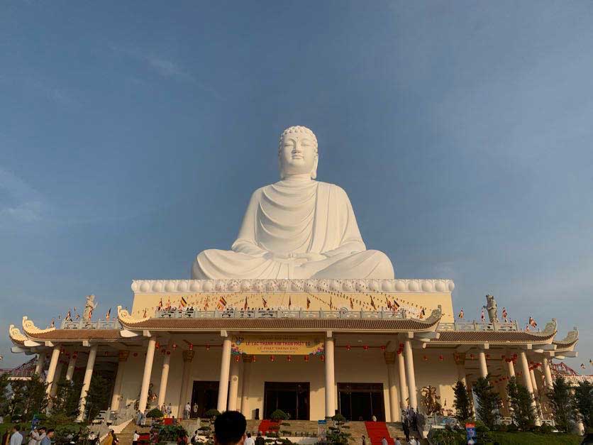 Tượng Phật ngồi cao nhất Đông Nam Á